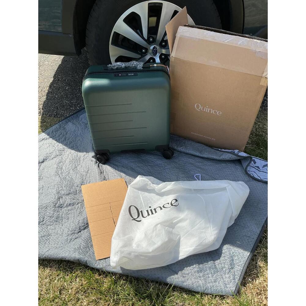 !!!SOLD!!! Quince Compact Carry-On Dark Green NIB NWT - Picture 1 of 6